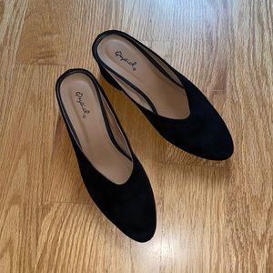 Suede pointy toe mules